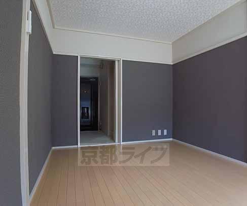 Living and room. Design renovated rooms. Wallpaper has become a chic feel.