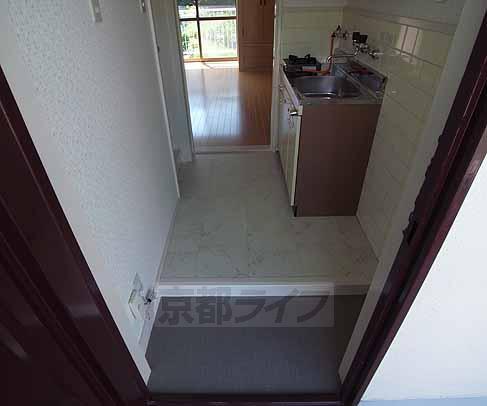 Entrance. Entrance space of spread. A refrigerator is put next to the kitchen.