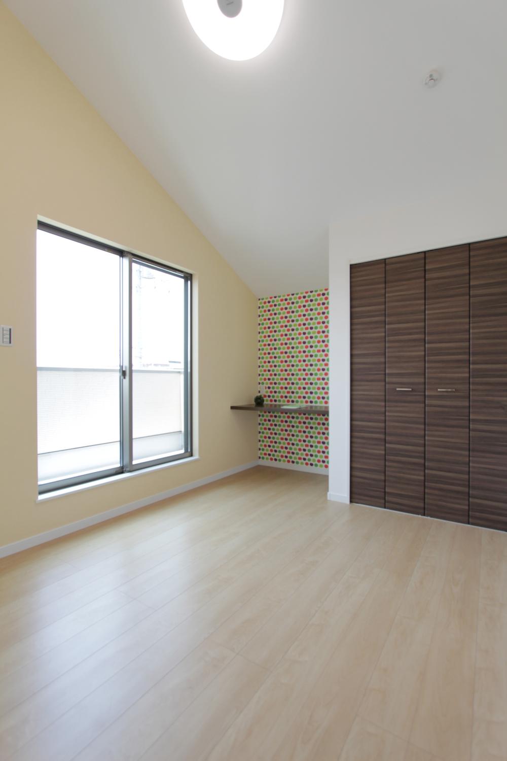 Building plan example (introspection photo). Gradient ceiling resulted in a spread in space, It will produce the space of the room. 