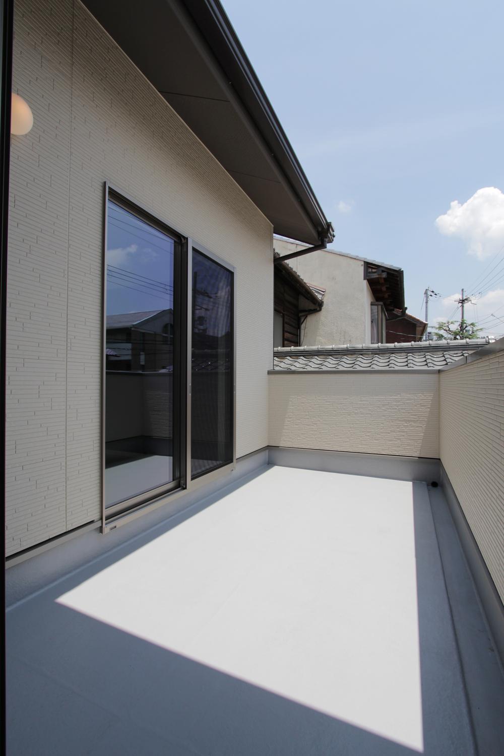 Building plan example (introspection photo). Rice will take a gentle sunshine and a refreshing breeze from the wide balcony. 