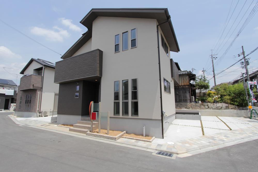 Building plan example (exterior photos). Exterior <construction cases>