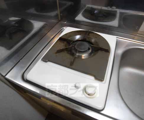 Kitchen. Gas stove up.