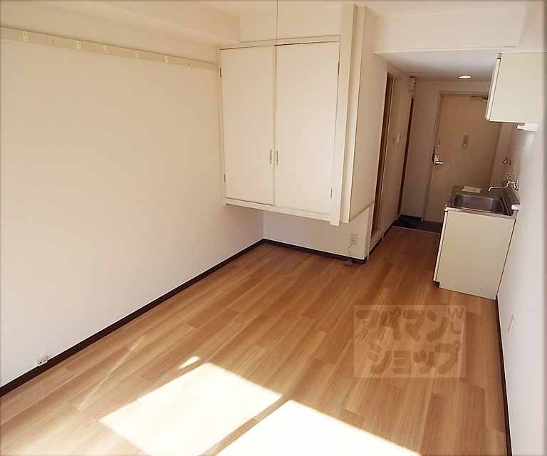 Living and room. A bright room.