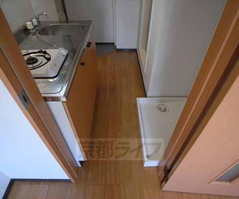 Living and room. From the room through the room.