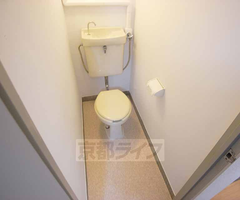 Toilet. It is a Western-style toilet.