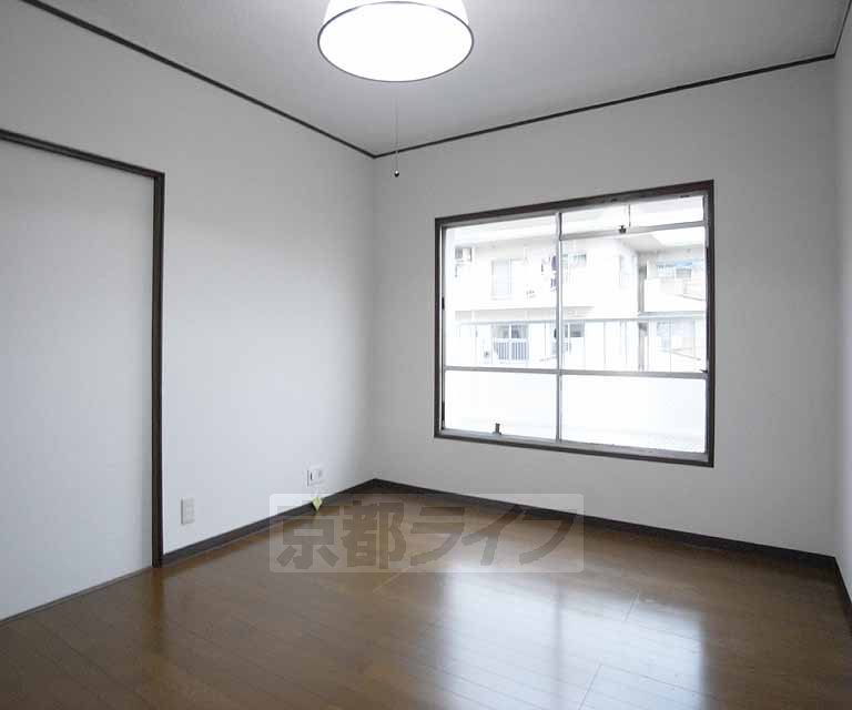 Living and room. Entrance is the front of the Western-style.