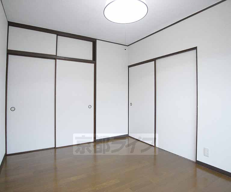 Living and room. Versatile Western-style.