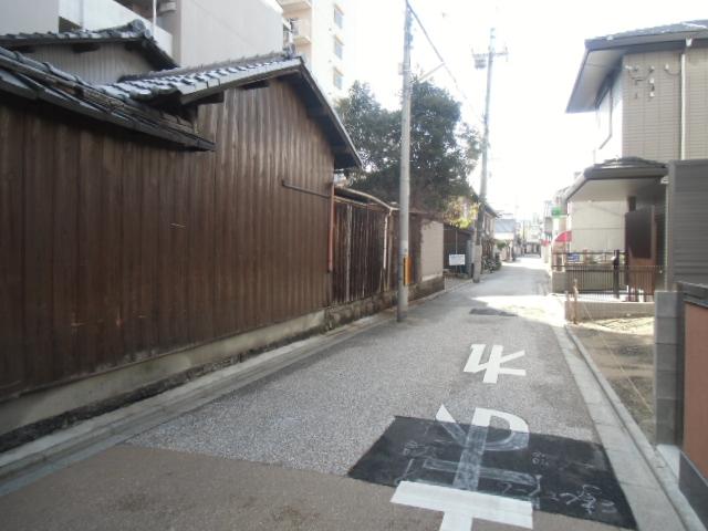 Local photos, including front road. Local (12 May 2013) Shooting