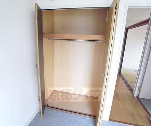 Receipt. Western-style is the storage. (Narrower)