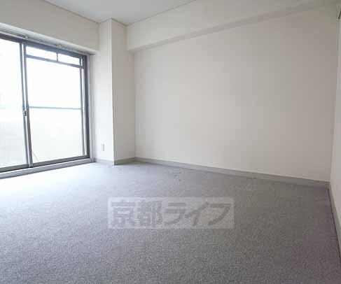 Living and room. Wide it is more of a Western-style.