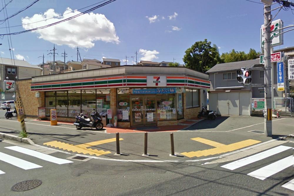 Convenience store. 591m to Seven-Eleven