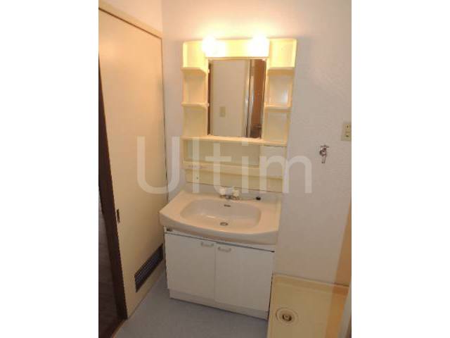 Washroom. Wash basin