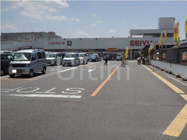 Supermarket. SEIYU until the (super) 750m
