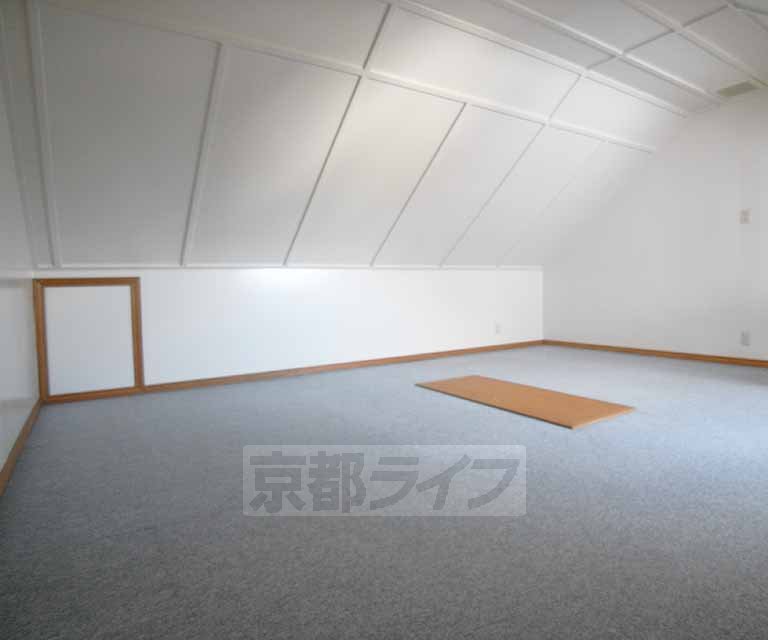 Living and room. 14 Pledge of loft.