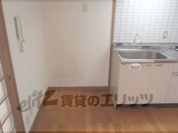 Other room space. Refrigerator yard