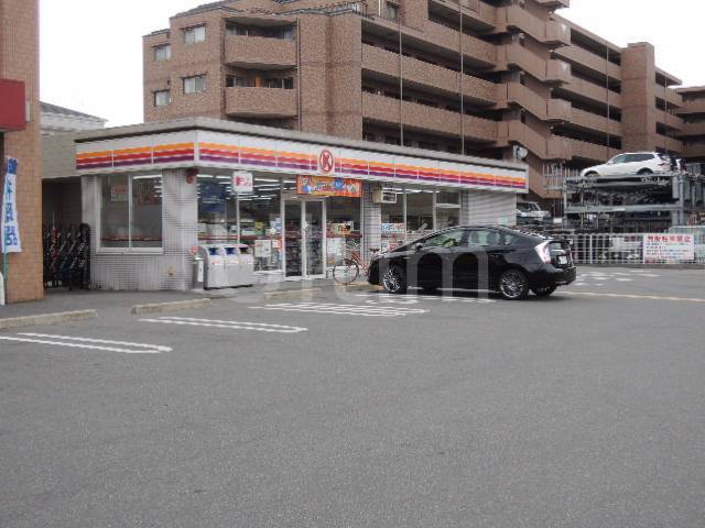 Convenience store. 340m to the Circle K (convenience store)