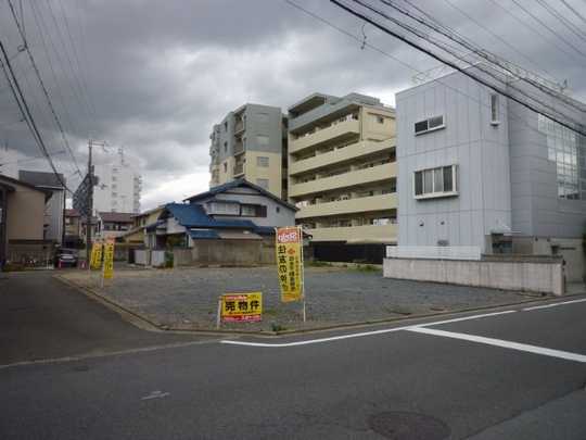 Local land photo. Shooting the entire subdivision from the northeast side. It is a 5-minute walk from Keihan Sumizome Station. 