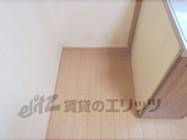 Other room space. Refrigerator yard