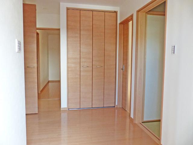 Entrance. Convenient closet in entrance hall