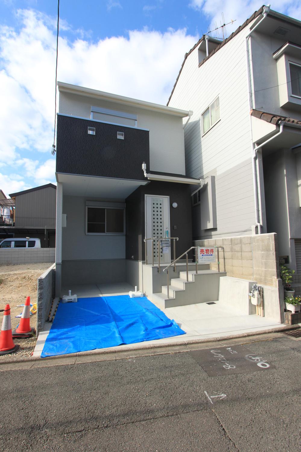 Local photos, including front road. Exterior Photos