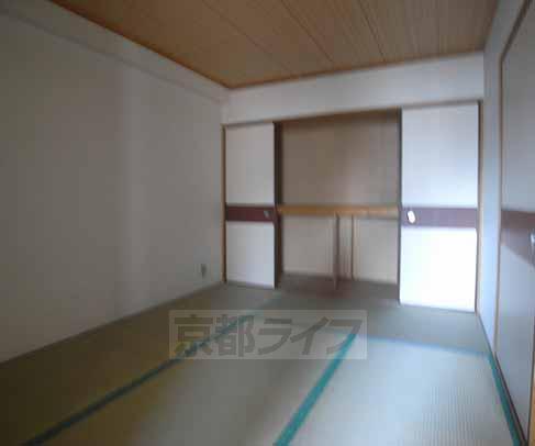 Living and room. Is another Japanese-style room.