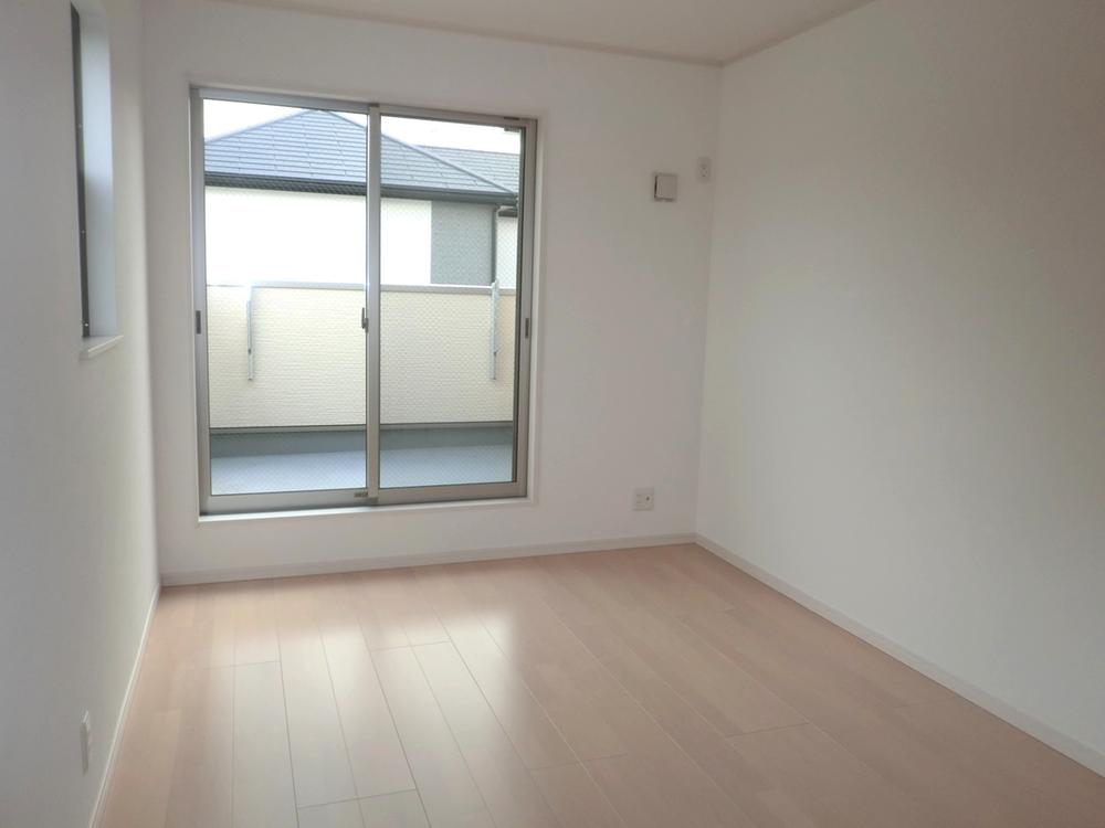 Same specifications photos (Other introspection). Required chest of drawers in the closet storage of large capacity! 