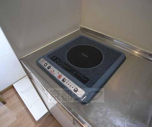 Kitchen. It is with bite IH stove!