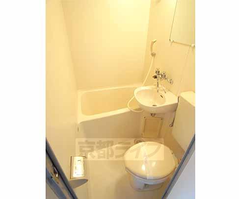 Bath. Beautiful unit bus