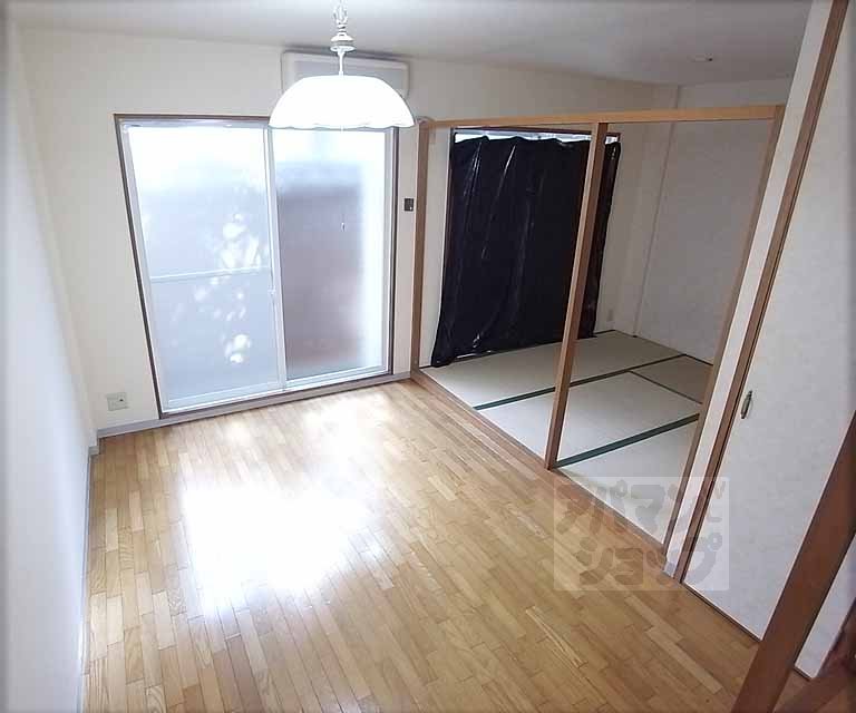 Living and room. It finished in the clean.