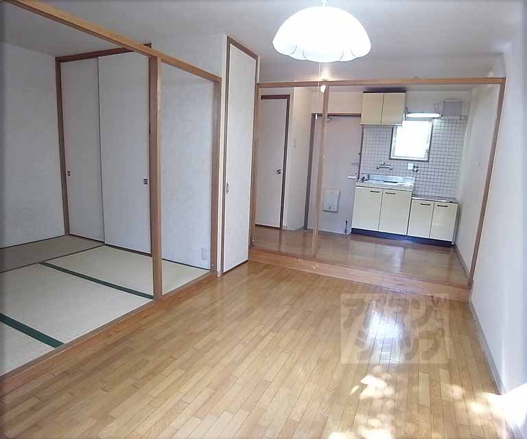 Living and room. Spacious space!