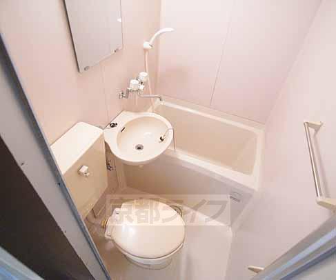 Bath. Cleaning Ease unit bus.