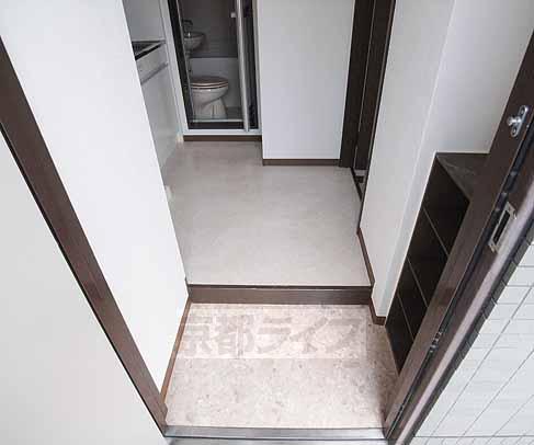 Entrance. It is the entrance with a shoebox! .