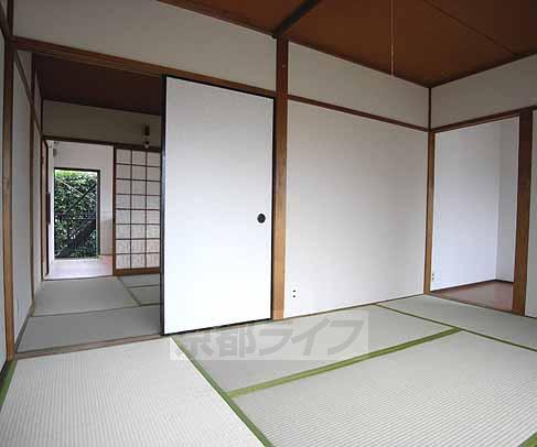 Living and room. It is a long room. However, this breadth is attention.