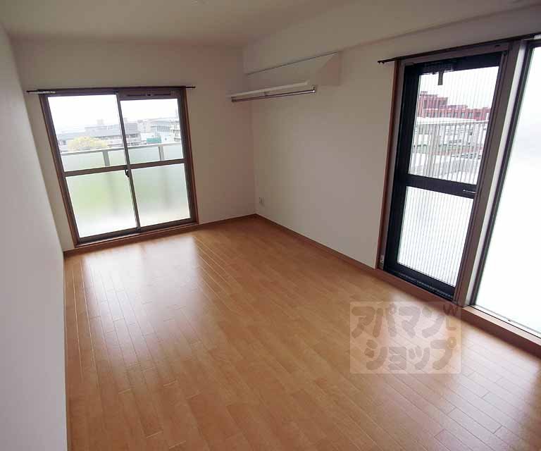 Living and room. 8 Pledge of Western-style.