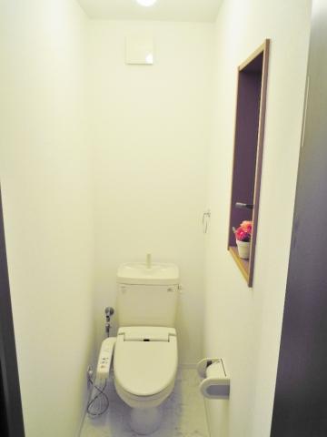 Toilet. 1st floor toilet
