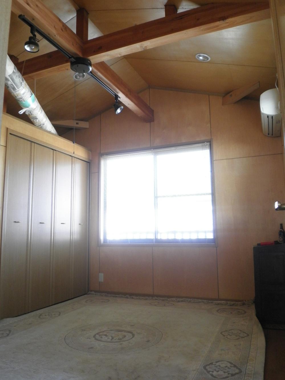 Non-living room. 3rd floor