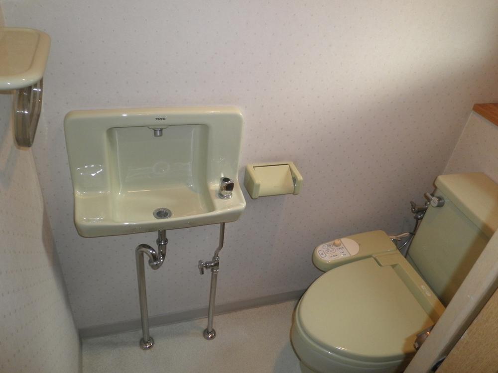 Toilet. Second floor toilet