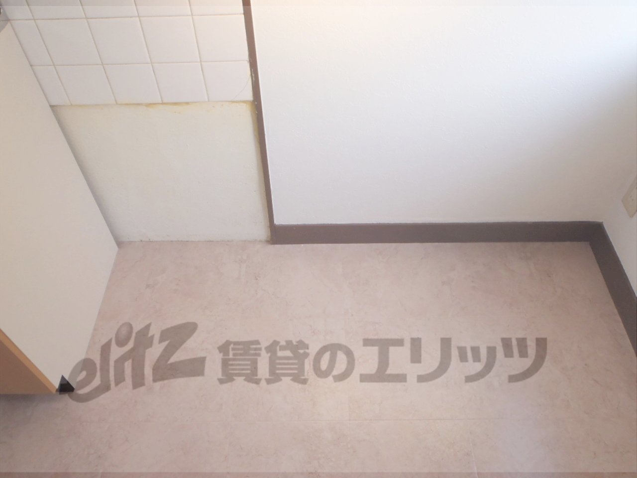 Other room space. Refrigerator yard