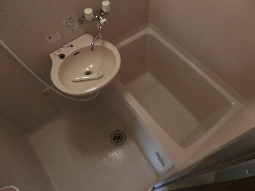 Bath. Bath and toilet separate separate type