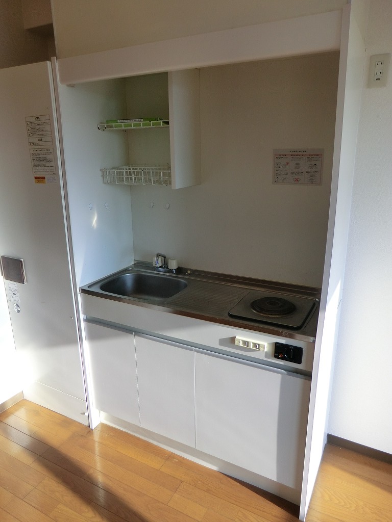 Kitchen. It comes with electric stove 1-neck !!