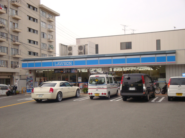 Convenience store. 200m to Lawson (convenience store)