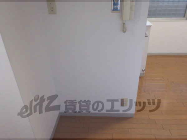 Other room space. Refrigerator yard