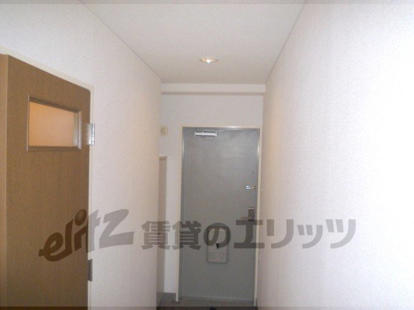 Other room space. Corridor