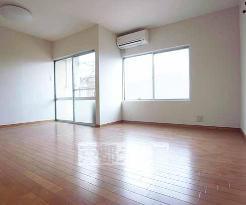 Living and room. Startle the gap of the exterior and interior!