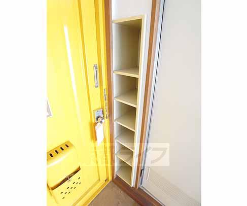 Entrance. There is also a shoe box.