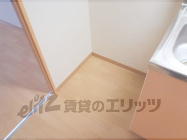 Other room space. Refrigerator yard