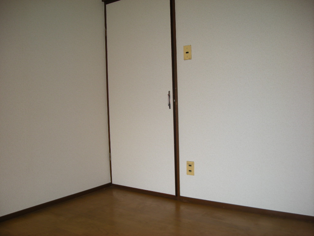 Other room space. 2 Kaiyoshitsu