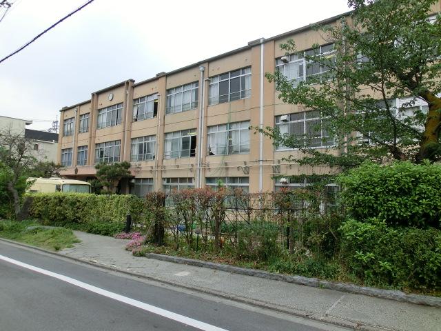 Junior high school. Kyoto Municipal Momoyama Junior High School