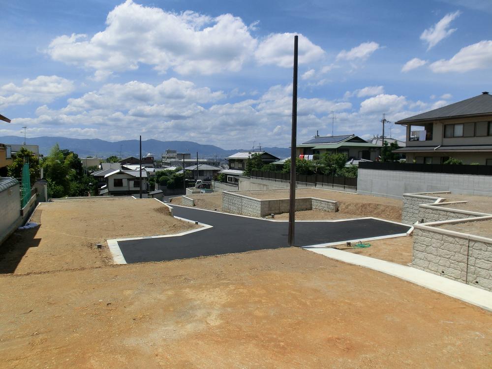 Local photos, including front road. Local land photo