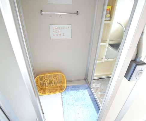 Bath. Is a dressing room